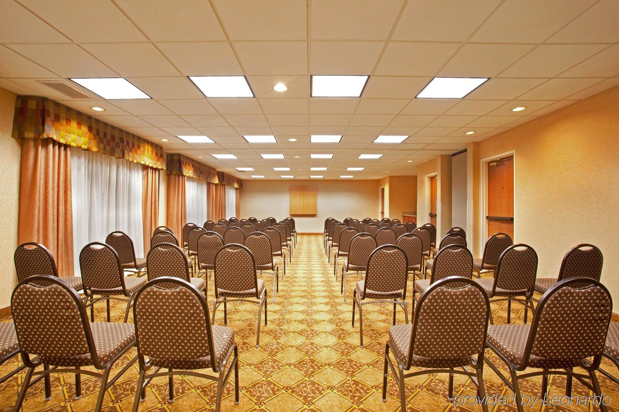 Holiday Inn Express Chicago Northwest-Vernon Hills By Ihg Facilități foto